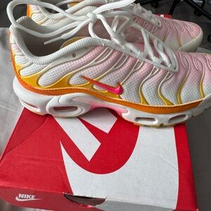 Nike White and Pink Shoes with Yellow Highlights